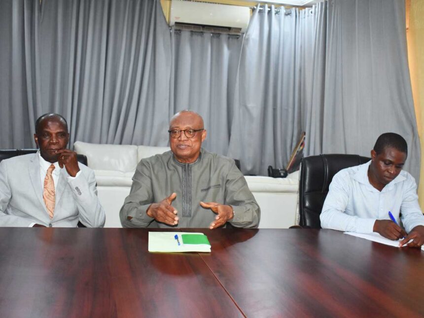 Fin octobre, Jean-Pierre Fabre, maire de la commune Golfe 4 et figure de l’opposition togolaise, a rencontré le ministre de l’Administration territoriale, Hodabalo Awaté. Cet échange a mis en lumière les défis locaux et les opportunités de coopération pour améliorer les conditions de vie des habitants de la commune. Voici trois éléments essentiels à retenir.