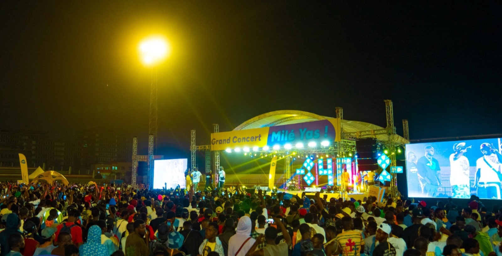 Togo : La jeunesse togolaise dit un grand « Yes » à Yas lors du concert Milé Yas