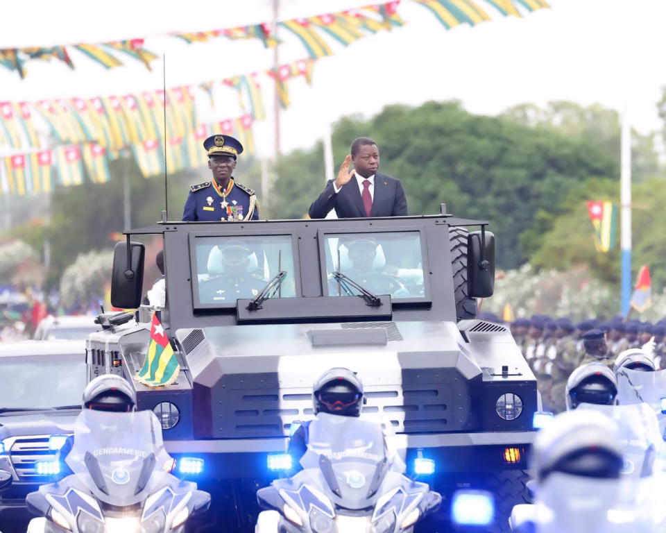 Célébration des 65 ans de l’indépendance du Togo : le chef de l’Etat préside un impressionnant défilé militaire et civil