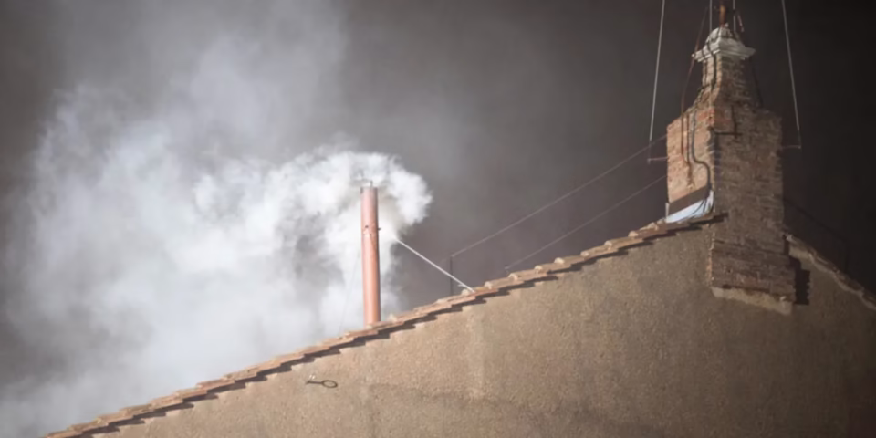 Habemus Papam : un nouveau pape élu au Vatican sous les acclamations