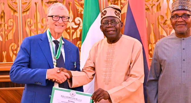 Tinubu décerne la troisième plus haute distinction nationale du Nigéria à Bill Gates