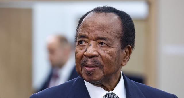 « Trop vieux pour gouverner » : la candidature de Paul Biya attaquée en justice