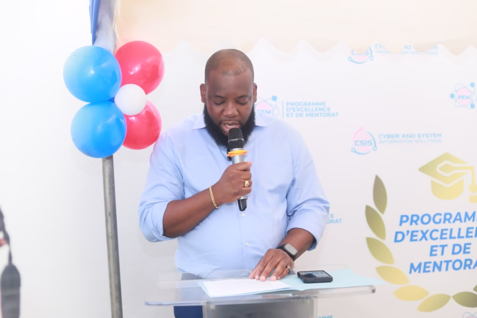 Djibril Maham clôture deux programmes d’excellence au Togo : le pari réussi du CSIS