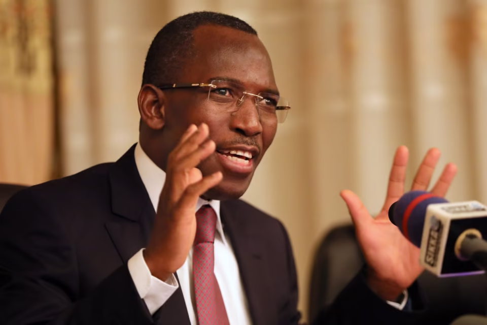 Grève de 72 heures dans les banques : Le ministre Gilbert Bawara monte au créneau