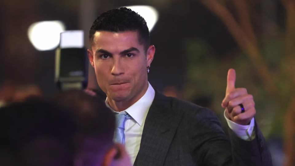 Cristiano Ronaldo devient officiellement milliardaire : un record jamais vu dans le foot !
