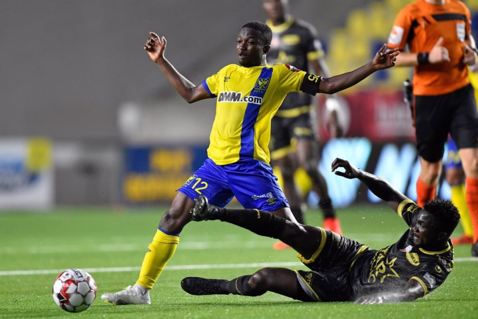 Drame : Un joueur togolais se brise le cou en plein match ! Sa carrière pourrait s’arrêter net