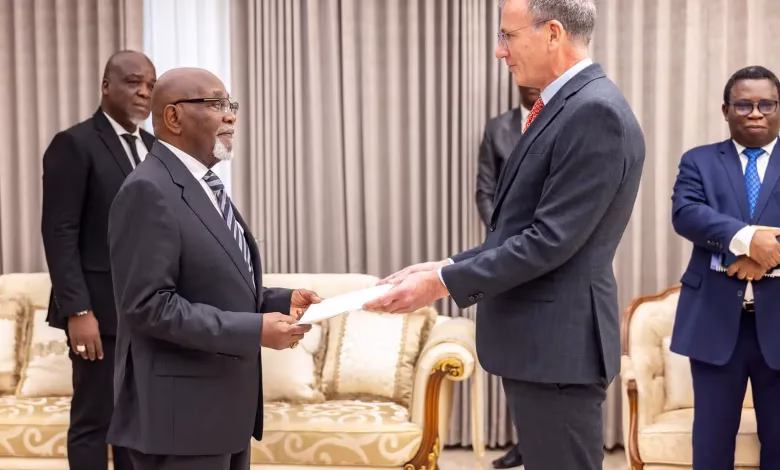 Diplomatie : Londres, Rome et Manille misent gros sur le Togo — ce que les nouveaux ambassadeurs ont confié à Savi de Tové